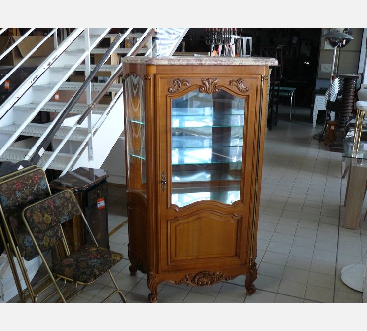 Vitrine style régence||plateau marbre||clé A7