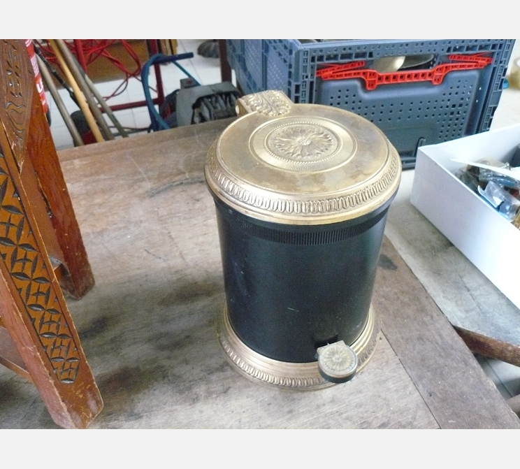 Poubelle de salle de bain