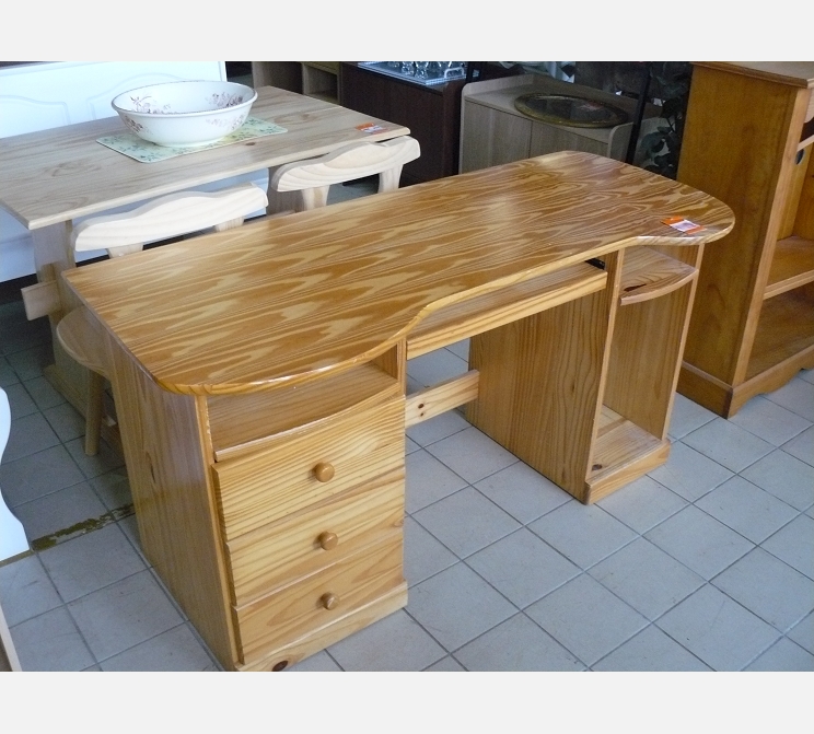 Bureau en pin||3 tiroirs