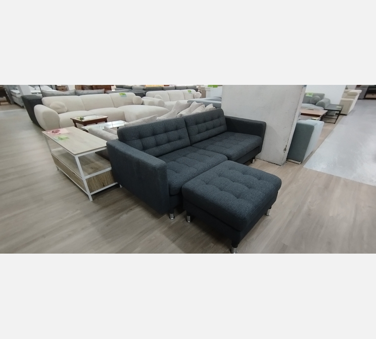 Canapé en tissu gris avec 1 pouf 