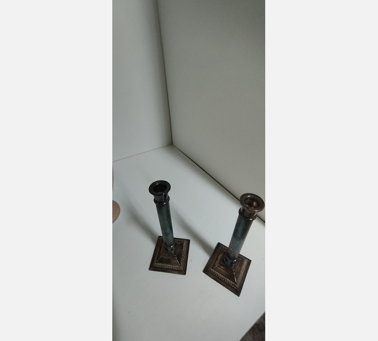 Paire de bougeoirs en bronze