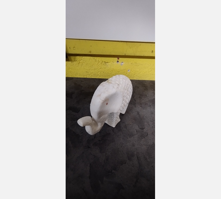 Eléphant en bois blanc